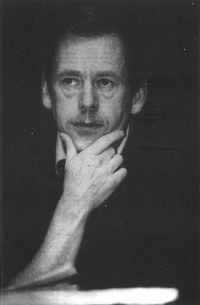 瓦茨拉夫·哈韦尔当选捷克第一任总统(歷史上的今天.中国)